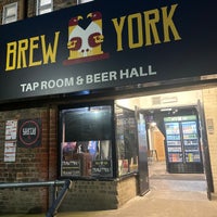 Foto diambil di Brew York Craft Brewery &amp;amp; Tap Room oleh Katie t. pada 3/21/2024