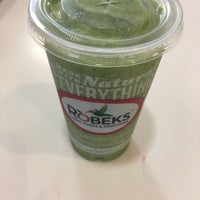 Photo taken at Robeks Fresh Juices &amp;amp; Smoothies by Sophie on 9/17/2016