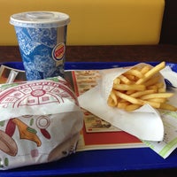 รูปภาพถ่ายที่ Burger King โดย Chris M. เมื่อ 4/28/2013