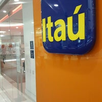 Photo taken at Itaú by Gustavo A. on 7/10/2016