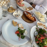 Das Foto wurde bei Sahil Restaurant von Ayşenur A. am 7/7/2021 aufgenommen