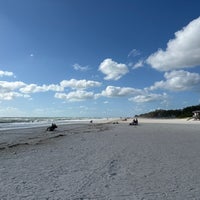 Photo taken at Coquina Beach by Zengpan F. on 4/30/2023