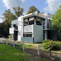 Foto diambil di Rietveld Schröderhuis oleh Marcel K. pada 9/30/2023