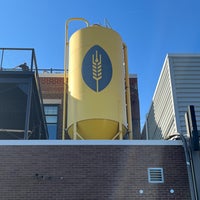 Foto tomada en Titletown Brewing Co.  por J_Stoz el 10/1/2022