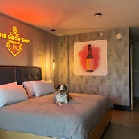 Photo taken at Brewdog Dog House Hotel by J_Stoz on 6/25/2023
