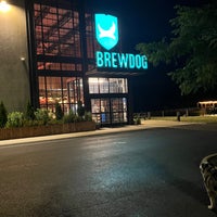 Photo taken at Brewdog Dog House Hotel by J_Stoz on 6/26/2023
