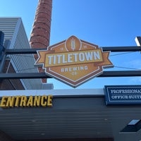 Foto tirada no(a) Titletown Brewing Co. por J_Stoz em 10/1/2022