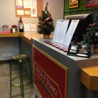 Foto diambil di Pizza y Vino oleh Miguel Z. pada 12/29/2012