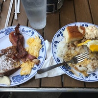 Foto scattata a Rutts Hawaiian Cafe - Hawaiian Catering da Graceface il 10/31/2016