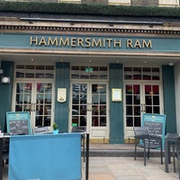 Foto diambil di The Hammersmith Ram oleh Sam M. pada 4/12/2019