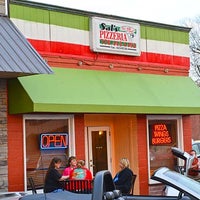 Снимок сделан в Sal&amp;#39;s Pizzeria пользователем Sal&amp;#39;s Pizzeria 11/22/2014