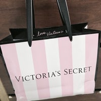 Photo taken at Victoria&amp;#39;s Secret by Dayday on 8/10/2017