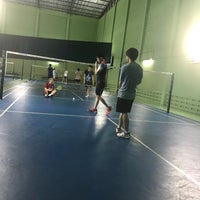 Photo taken at Charoen Nakhon 10 Badminton by nornan on 6/27/2019