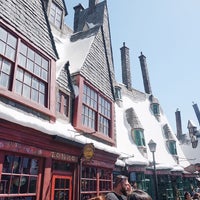 Photo taken at The Wizarding World of Harry Potter by jamyln.♡ on 10/8/2016