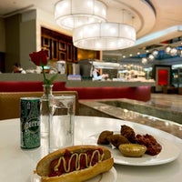 Photo taken at Emirates Business Class Lounge by 𝘼𝙗𝙙𝙪𝙡𝙧𝙖𝙝𝙢𝙖𝙣 . on 4/15/2024