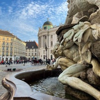 Foto tirada no(a) Hofburg por 𝘼𝙗𝙙𝙪𝙡𝙧𝙖𝙝𝙢𝙖𝙣 . em 4/13/2024