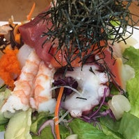 Foto tirada no(a) Shiroi Sushi por Christy I. em 12/12/2015
