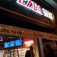 Photo taken at Vezpa Pizzas by Hábito C. on 11/10/2018