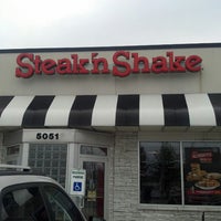 Photo taken at Steak &amp;#39;n Shake by Anderson W. on 3/31/2013