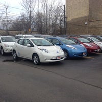 Das Foto wurde bei The Autobarn Nissan of Evanston von Calvin H. am 4/24/2013 aufgenommen