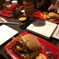Photo taken at Red Robin Gourmet Burgers and Brews by Yuichi F. on 6/8/2019