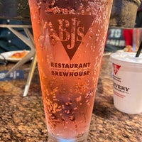 Photo taken at BJ&amp;#39;s Restaurant &amp;amp; Brewhouse by Jingyan on 11/13/2020