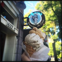 Photo taken at Molly Moon&amp;#39;s Homemade Ice Cream by Kate H. on 6/8/2015