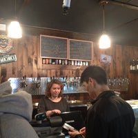 10/28/2012 tarihinde Dianne M.ziyaretçi tarafından Beer Boutique'de çekilen fotoğraf