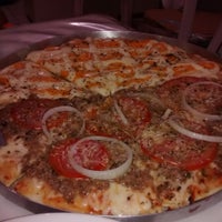 Photo taken at Cheiro de Pizza by Geni R. on 12/10/2014
