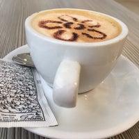 Foto tirada no(a) Luxe Cafè por pәp em 8/17/2017