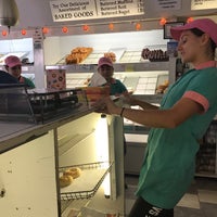 Foto scattata a Peter Pan Donut &amp;amp; Pastry Shop da Ben 💯 B. il 9/9/2017