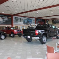 Wolfchase Toyota Auto Dealership