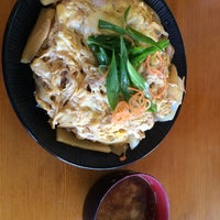 Photo taken at Ozuma Japanese Restaurant by Dragon M. on 4/10/2014