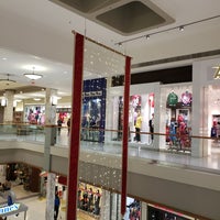 Foto diambil di Monroeville Mall oleh Bill G. pada 12/18/2023