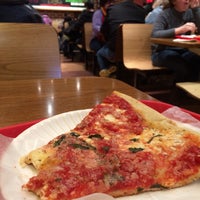 12/30/2014 tarihinde Michael D.ziyaretçi tarafından New York Pizza Suprema'de çekilen fotoğraf