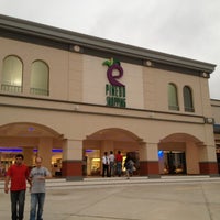 Foto tomada en Pinedo Shopping  por Eli E. el 10/3/2012