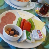 Photo taken at Özdemir Cafe by Beyhan Y. on 9/13/2017