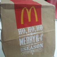 Foto tomada en McDonald&amp;#39;s  por Ashley T. el 12/1/2012