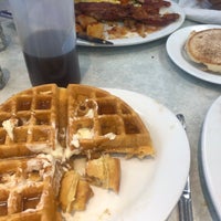 Photo taken at Bob &amp;amp; Edith&amp;#39;s Diner by Larry F. on 8/17/2019