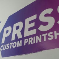 รูปภาพถ่ายที่ Xpress Custom Print โดย Phreshmint .. เมื่อ 6/21/2014