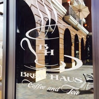 Photo prise au Brew Haus Coffee &amp;amp; Tea par Amy U. le10/24/2014