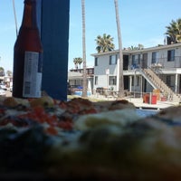 4/8/2014 tarihinde Chad B.ziyaretçi tarafından Surf Rider Pizza Cafe'de çekilen fotoğraf