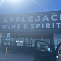 รูปภาพถ่ายที่ Applejack Wine &amp;amp; Spirits โดย Amy A. เมื่อ 4/3/2024