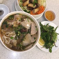 Photo taken at Phở Dzũng by Javier Y. on 9/26/2018