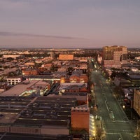 Foto diambil di Hilton Adelaide oleh Javier Y. pada 8/25/2022