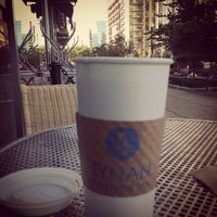 Foto tomada en Tynan Coffee &amp;amp; Tea  por Jeremy W. el 8/24/2013