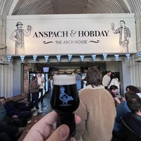 รูปภาพถ่ายที่ Anspach &amp;amp; Hobday: The Arch House โดย Justin H. เมื่อ 10/8/2022