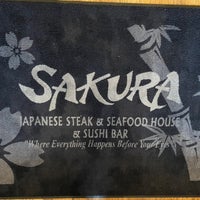 รูปภาพถ่ายที่ Sakura Japanese Steak, Seafood House &amp;amp; Sushi Bar โดย Chris G. เมื่อ 7/30/2023