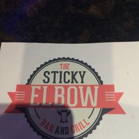 Foto tirada no(a) The Sticky Elbow por Karen S. em 6/20/2014