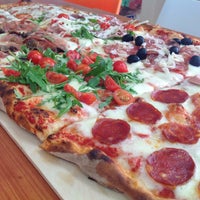Foto diambil di Pizza Inn oleh Pizza Inn pada 12/1/2014
